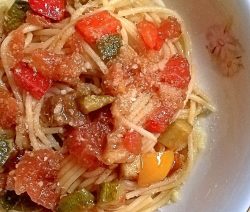 Spaghetti con sugo all'ortolana - la cucina pugliese