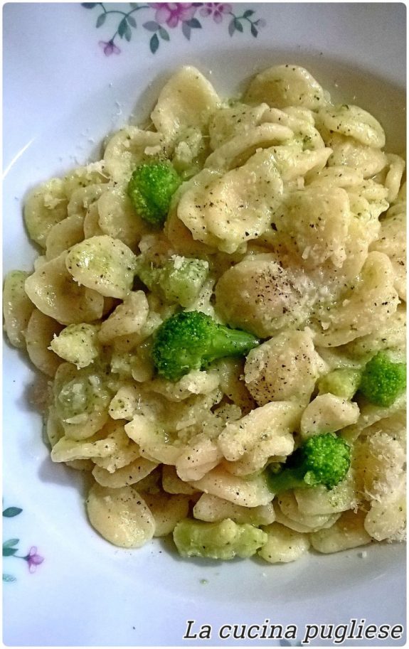 Orecchiette con crema di broccoli e stracchino - semplice e gustoso...ecco la ricetta!