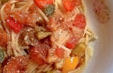 Spaghetti con sugo all'ortolana - la cucina pugliese