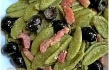 Foglie di ulivo con olive e pancetta - la cucina pugliese